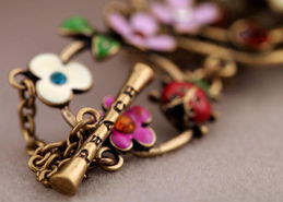 女人飾界 歐美復古手鏈批發，開啟時尚飾品新篇章